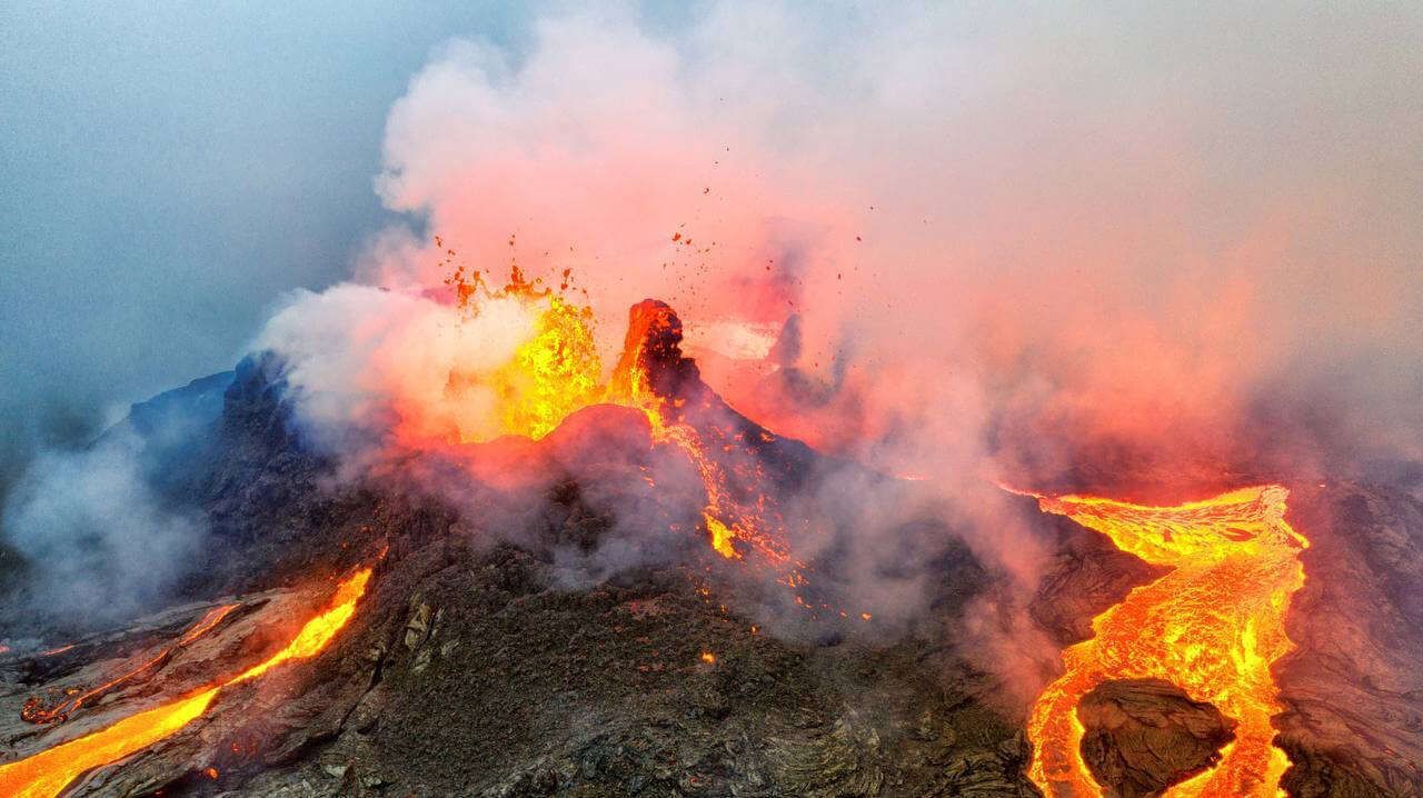 iceland-nature-volcano-active-landscape-eruption