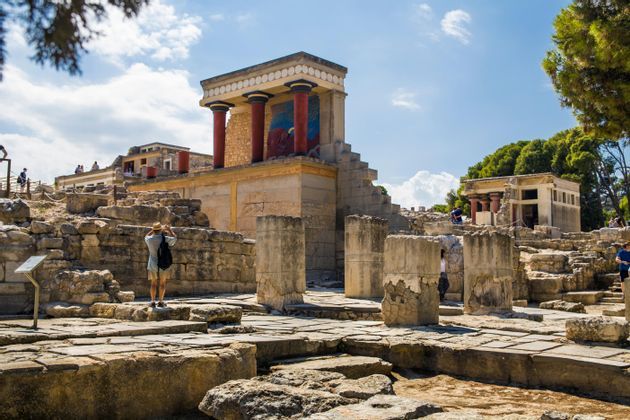 Crete-city-monument-summer